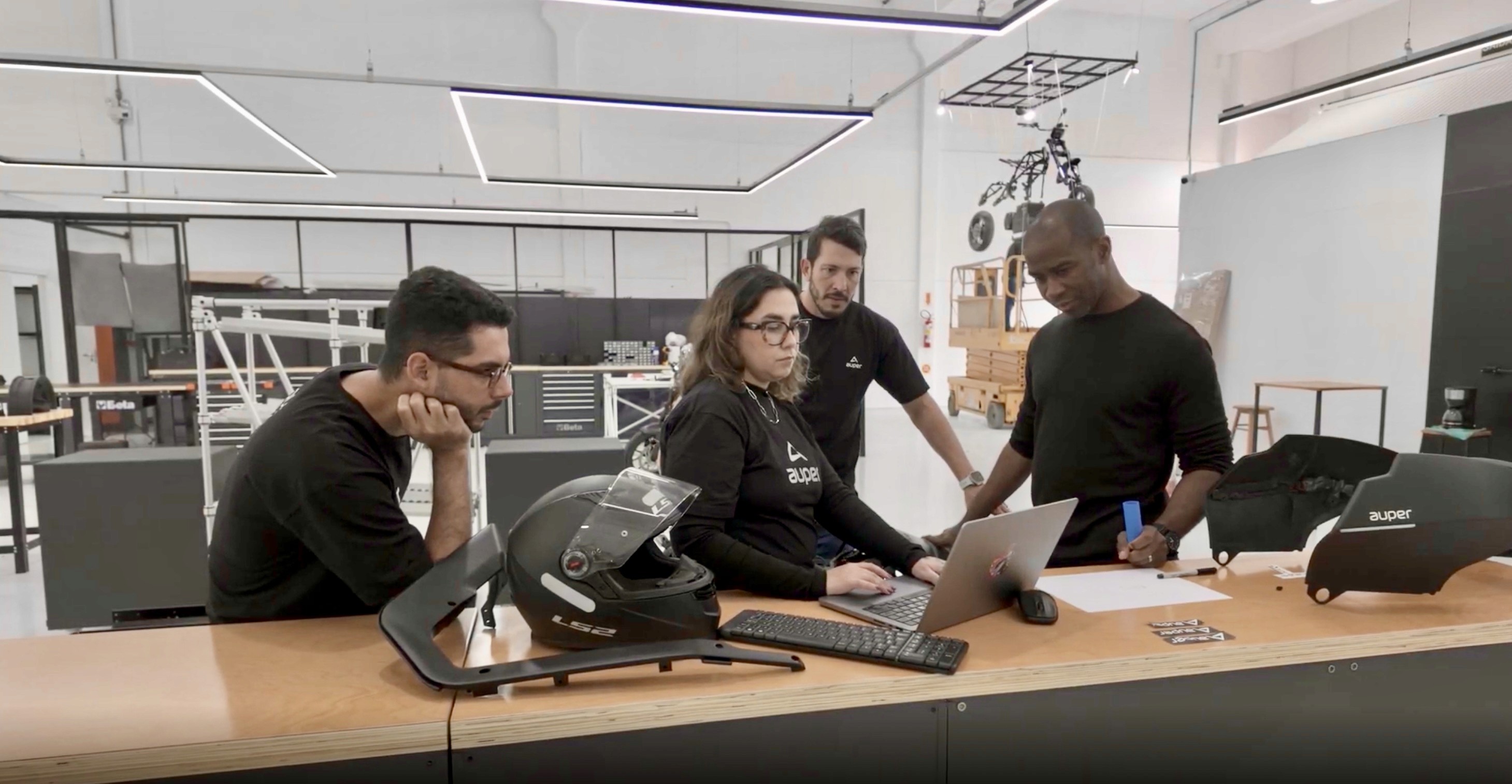 Equipe analisando resultados