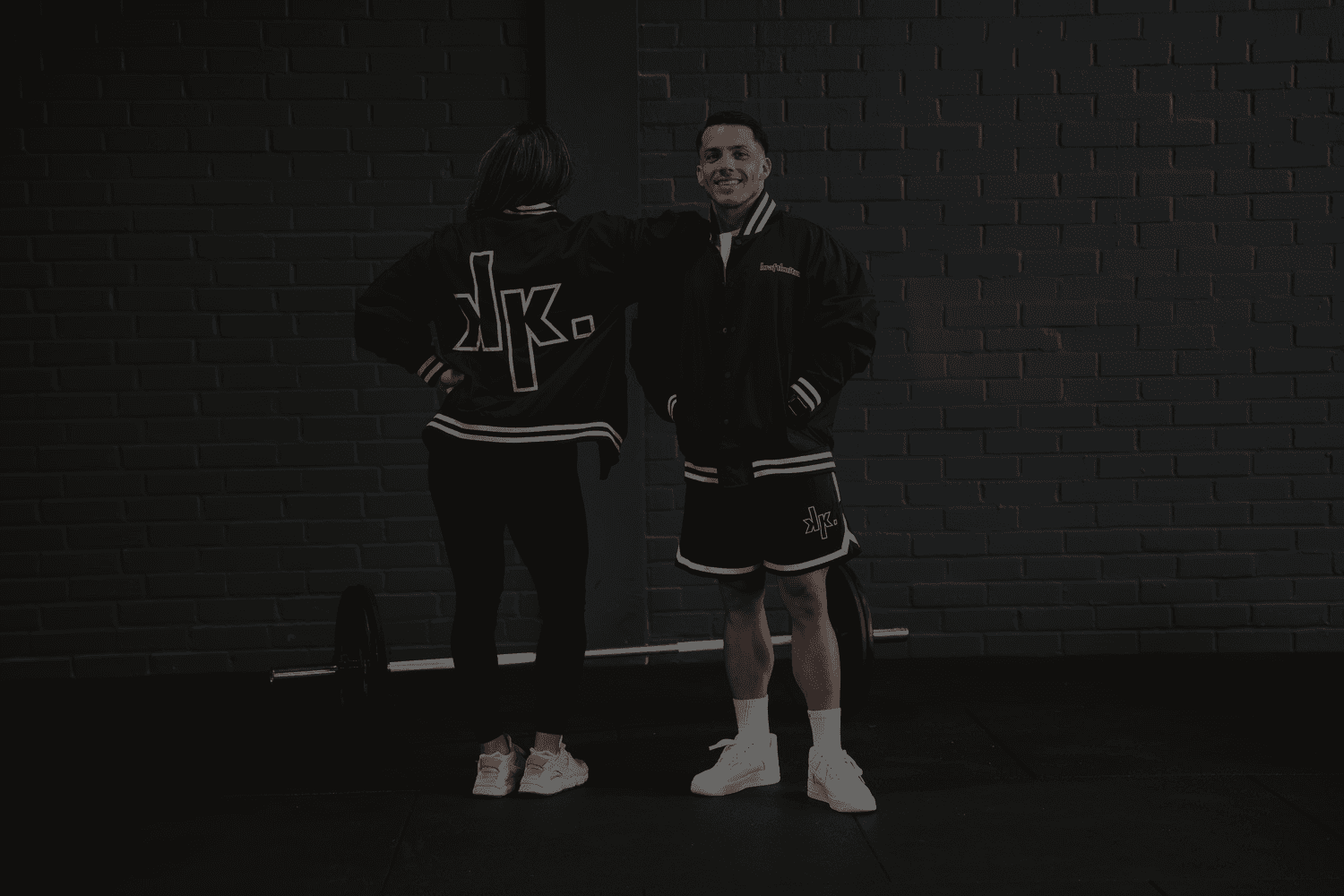 Athleten posen mit kraftkultur Kleidung