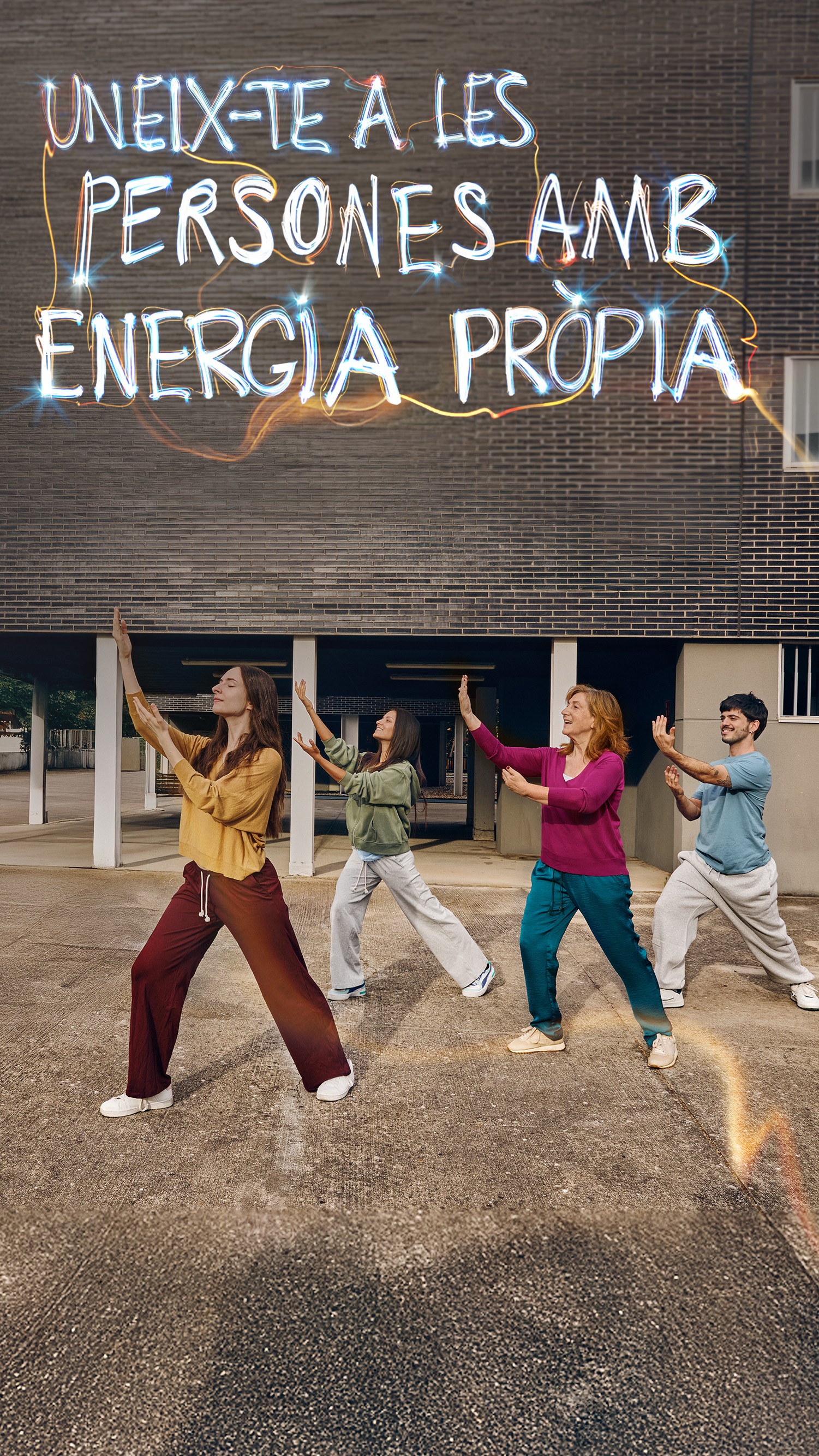 grupo de personas haiendo ejercicios exterior
