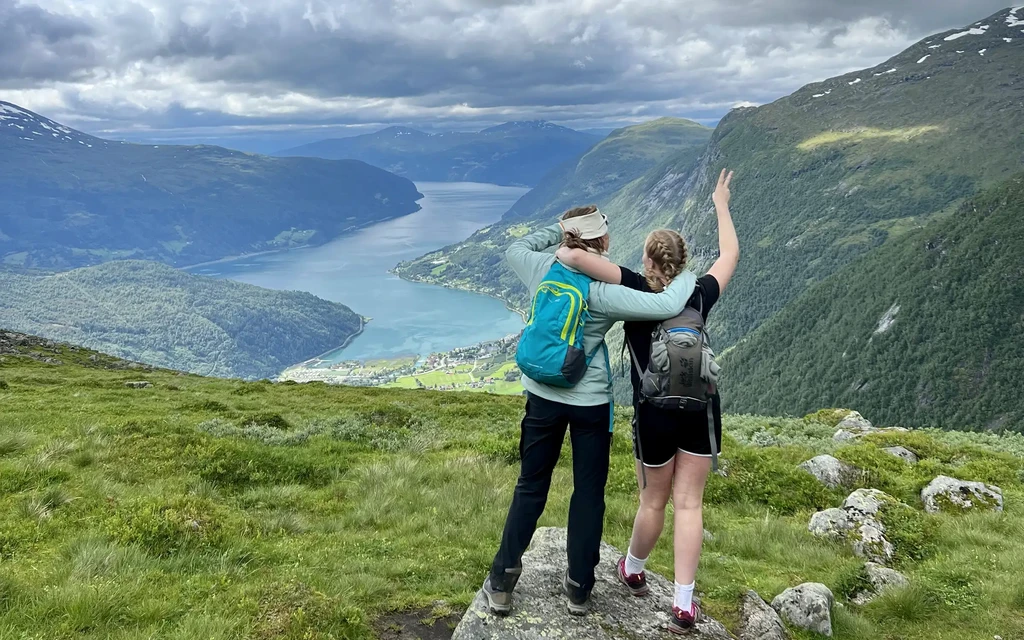 På vei ned fra Skåla i Loen | Expa Travel