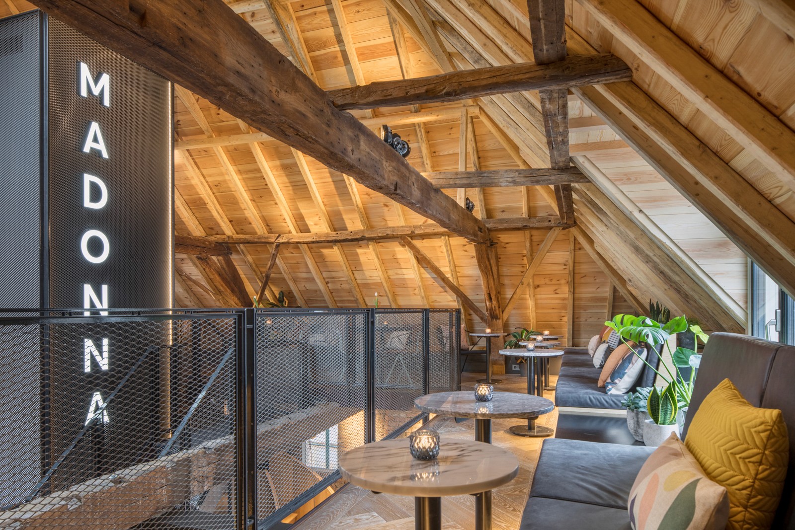 Positive Space, Madonna - zolder zitjes 1