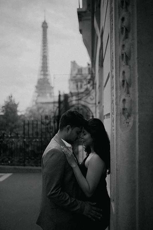 Paris Photographer - LeParisPro. Weddings, engagements, proposals, lifestyle and fashion photoshoots.