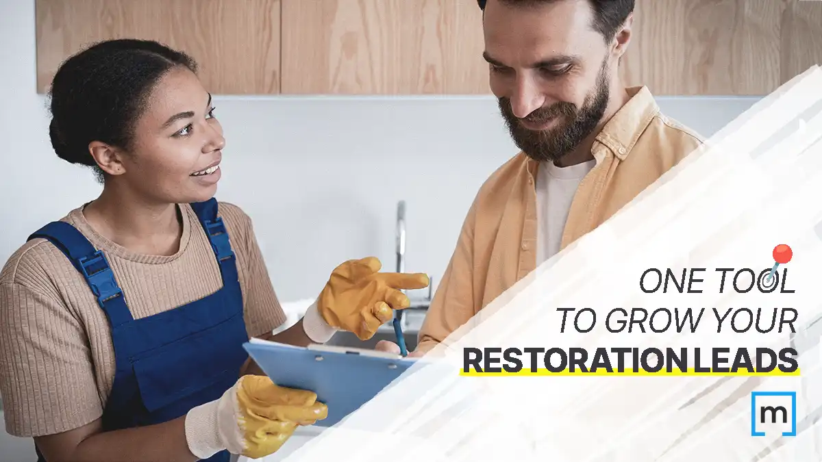 deux professionnels de la restauration en train de discuter