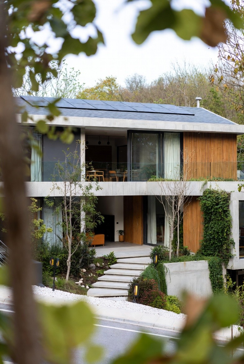 AI prompt variations evolving through creative experimentation