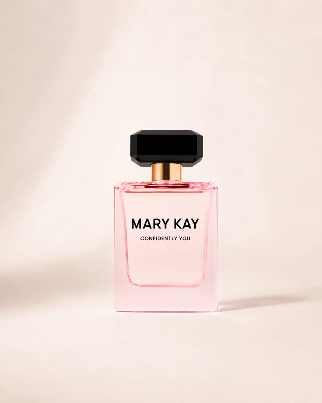 Frasco do Mary Kay Confidently You Deo Parfum em composição clara e editorial.