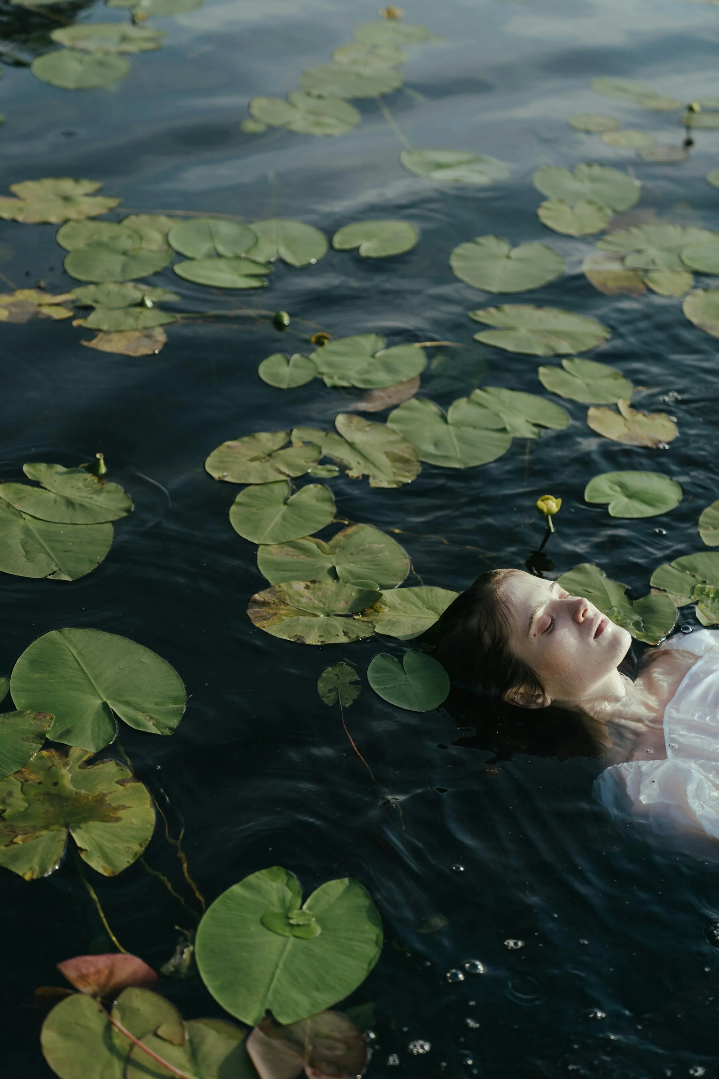 Aurora Sinclair underwater portraits with leaf essense