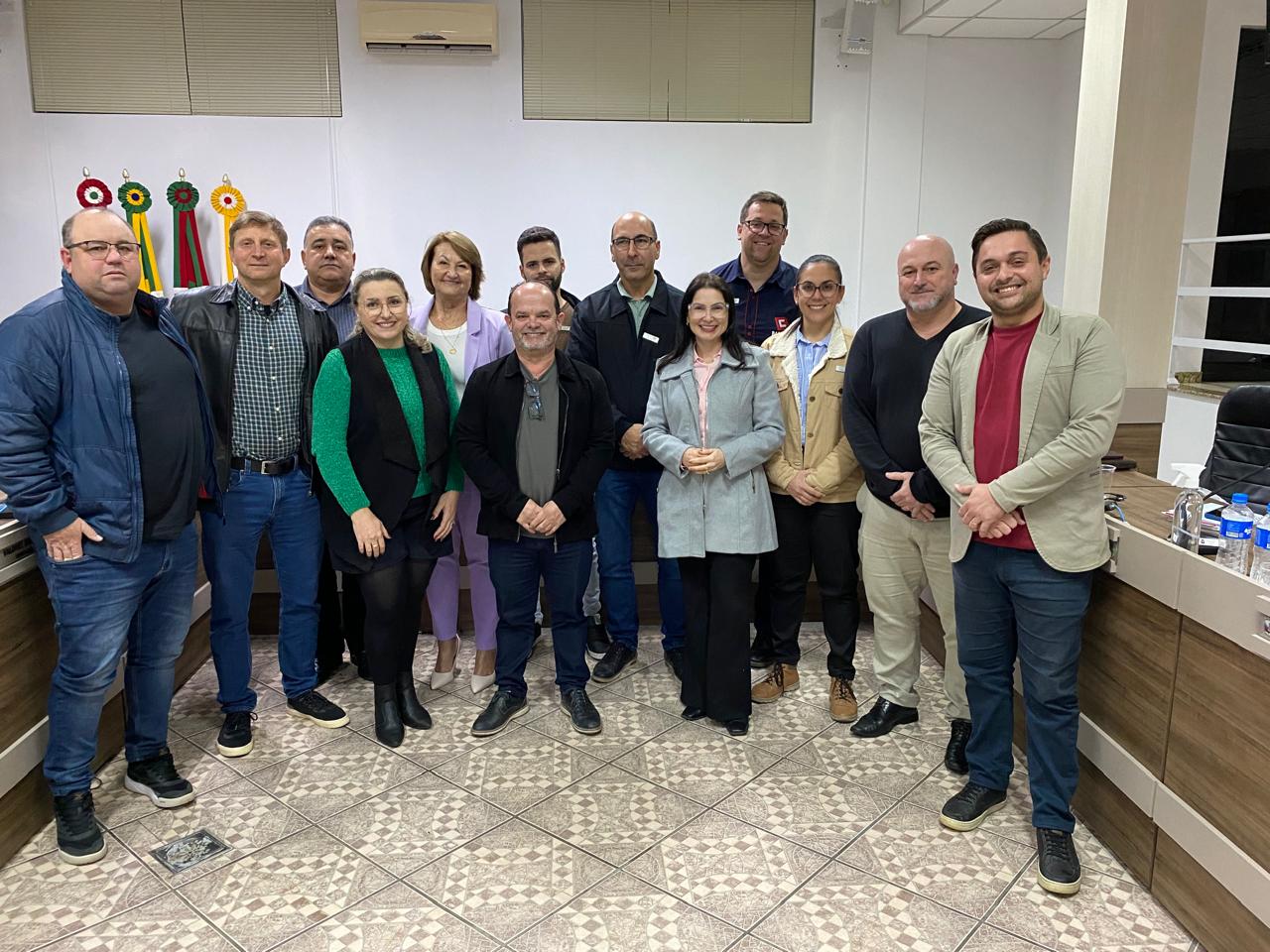 Diretoria e Executivo da AECS acompanhados pelos Vereadores de Cocal do Sul após a aprovação unânime do projeto de cessão do terreno para a sede própria