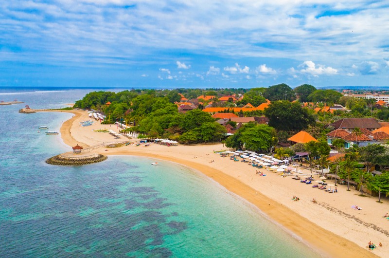 Spectacular cliffside ocean views in Ungasan. Let our real estate agency find your dream coastal home.