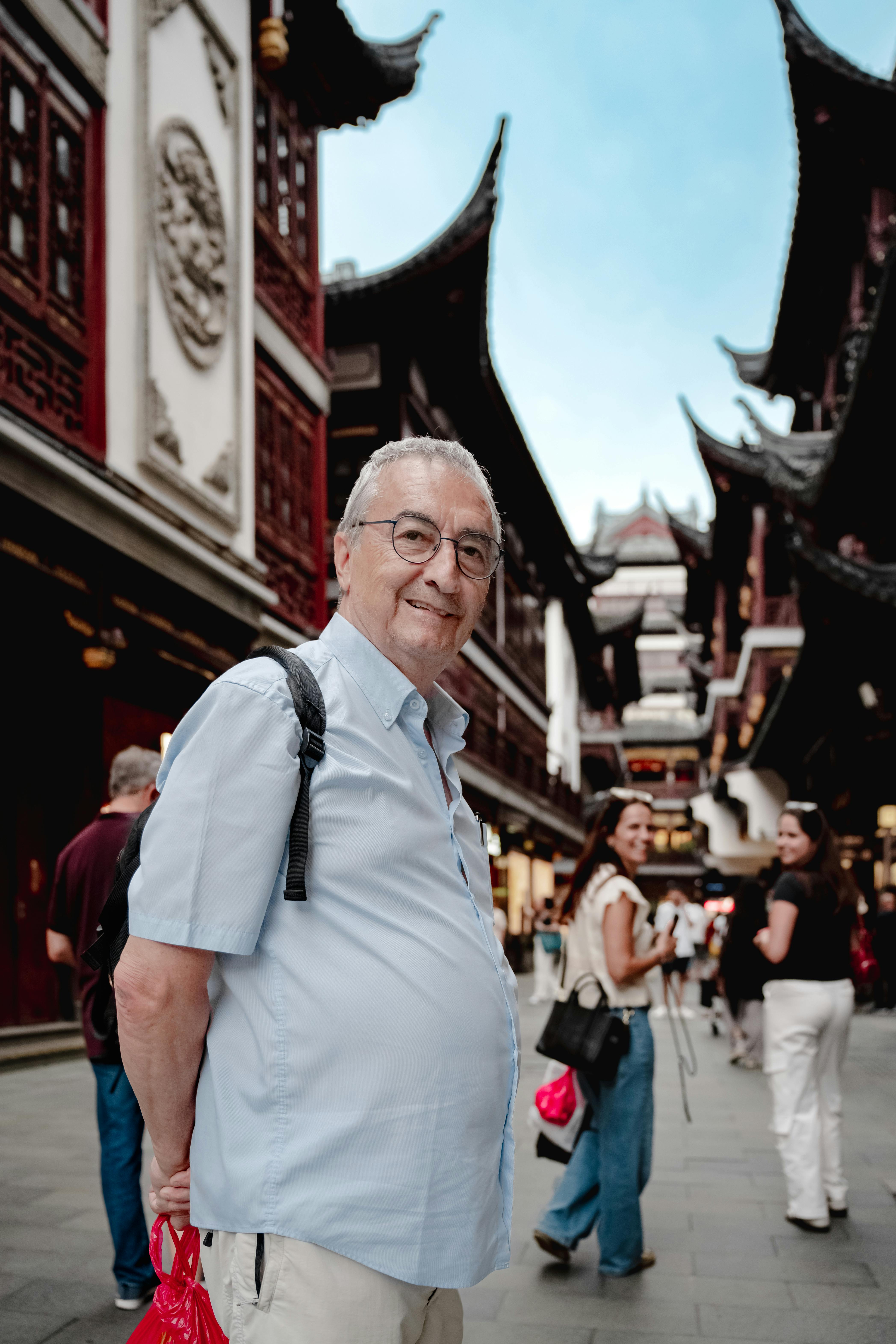 Foreign tourist visiting traditional Chinese scenic spots