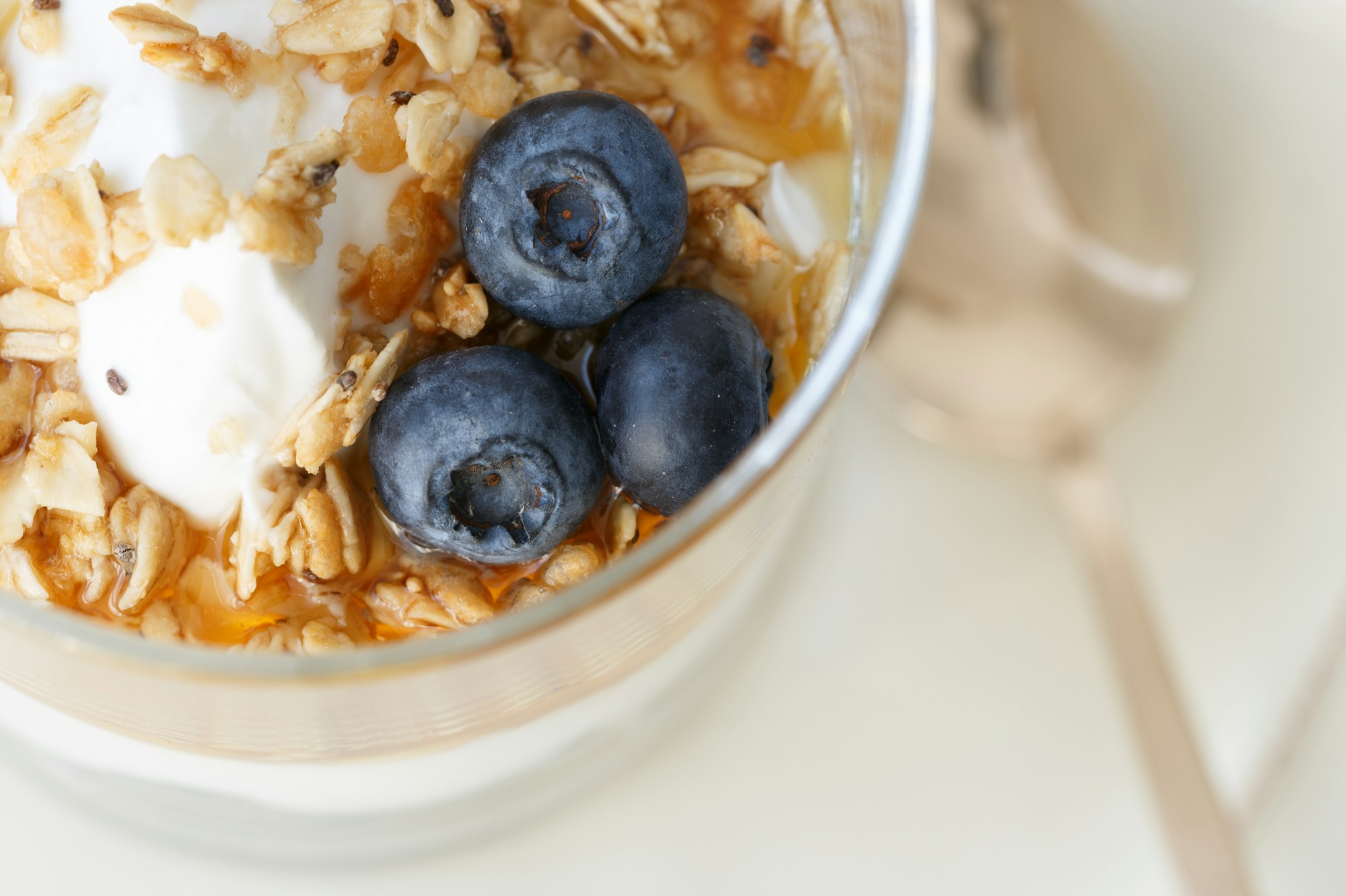 Yogurt with blueberries and granola