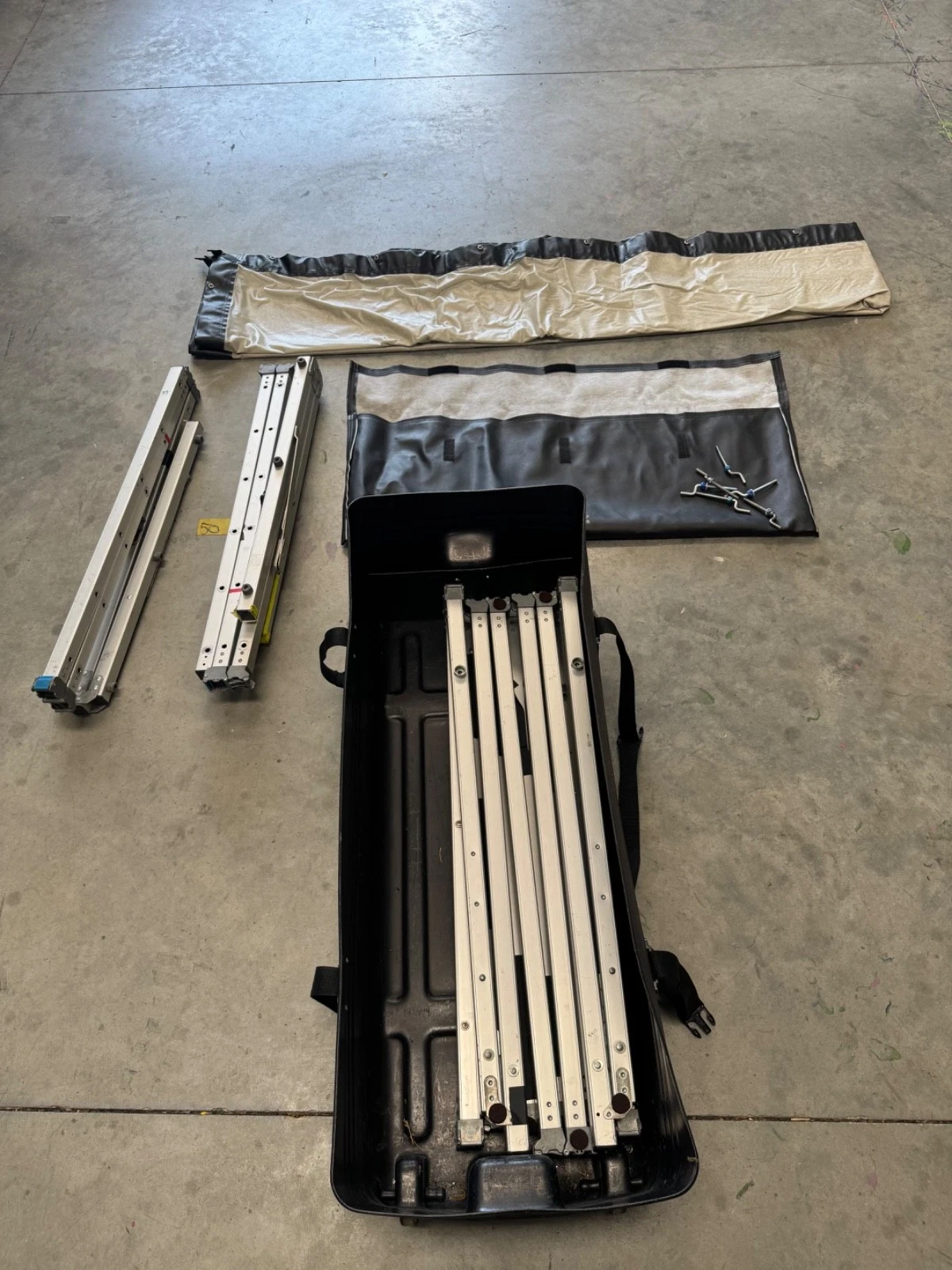 Da-Lite Fast-Fold Screen 9x12 w/ Rolling Case — used Da-Lite for sale from UpLight Technologies