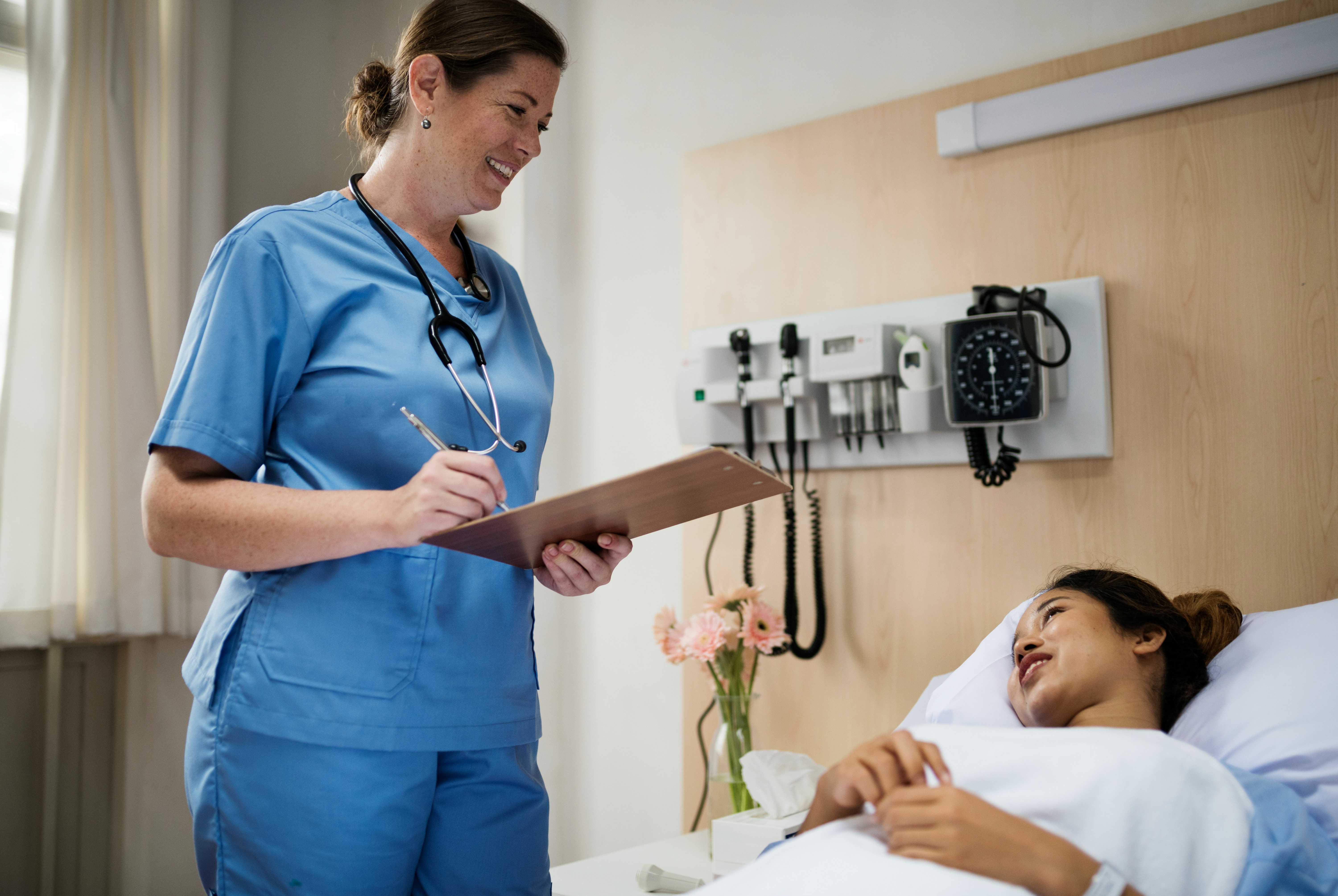 man in grey t-shirt holding white ceramic plate