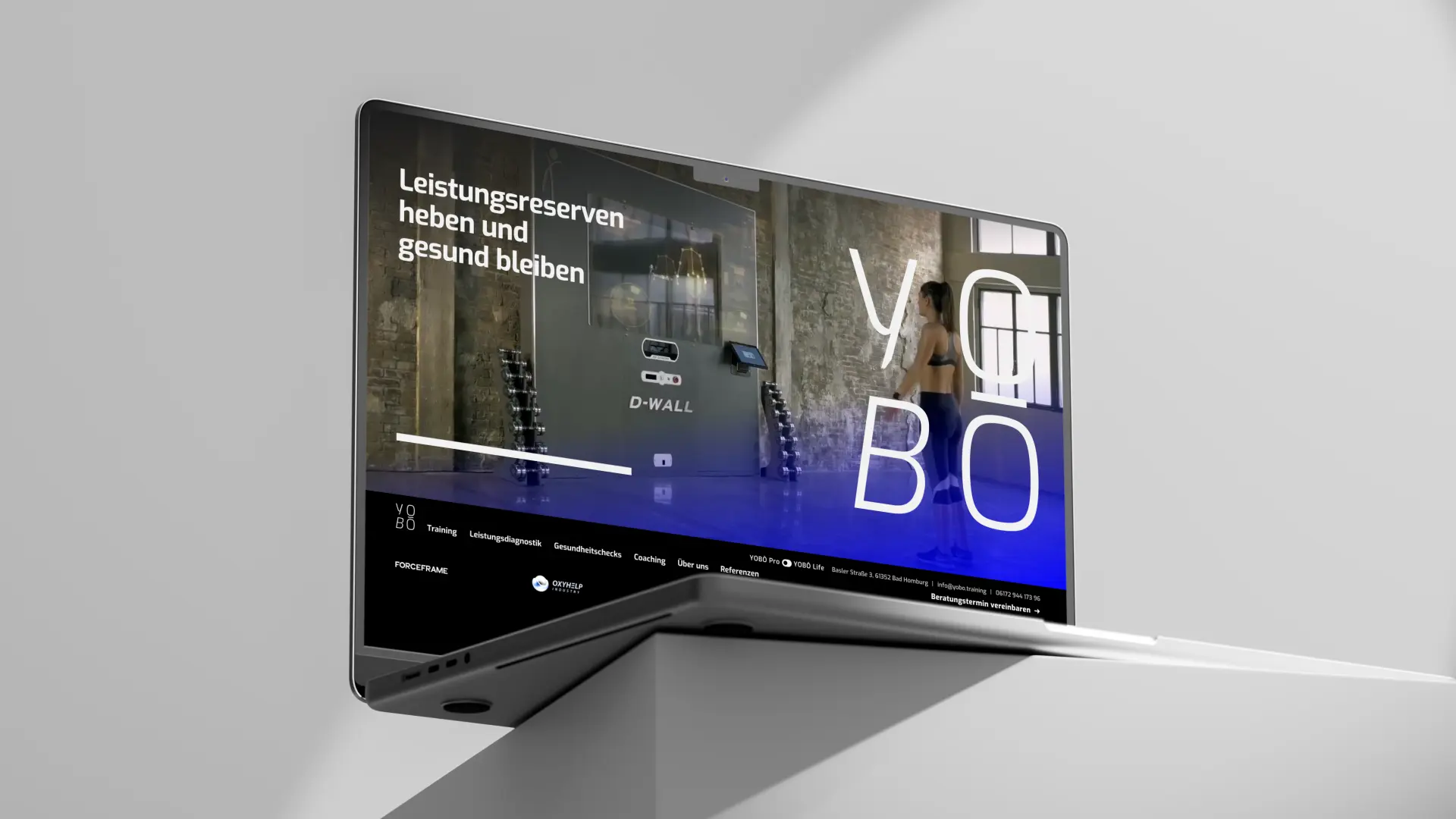 Ein Laptop, auf dem die YOBO-Website angezeigt wird.