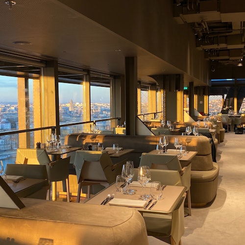 Эйфелева башня: билеты на ужин в Madame Brasserie в Париже