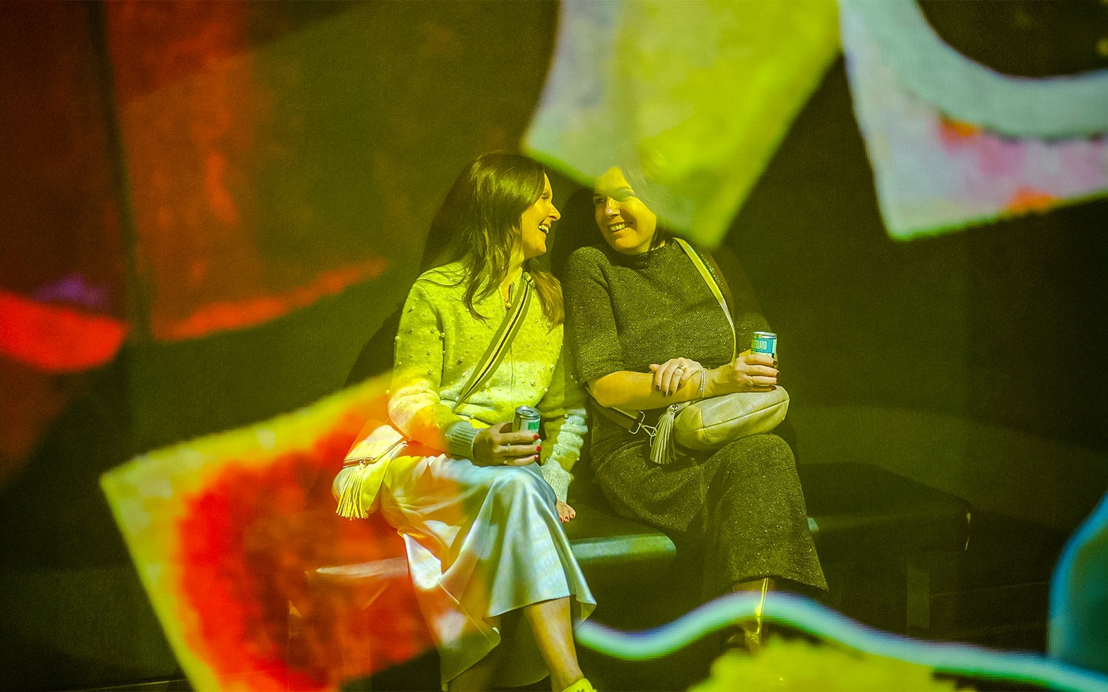 Pengunjung menikmati pameran di acara Frameless Lates.