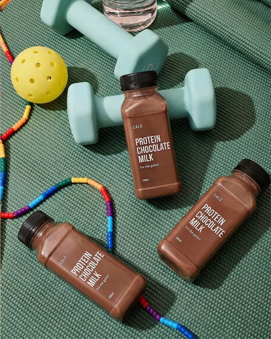 Image of Ashwagandha Roots with a Bottle in the Background