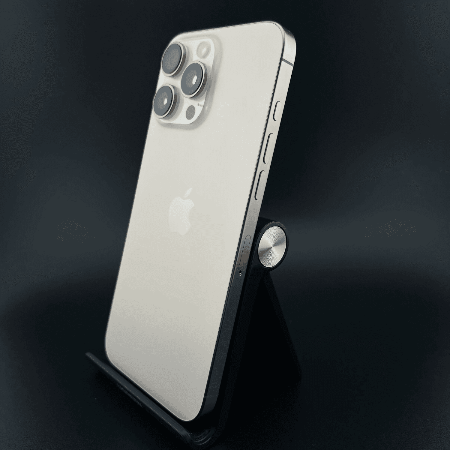 Vue arrière du iPhone 16 Pro Max usagé certifié