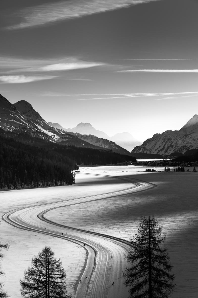 Private flights to St. Moritz - Moritzersee lake and Swiss Alpine chalets