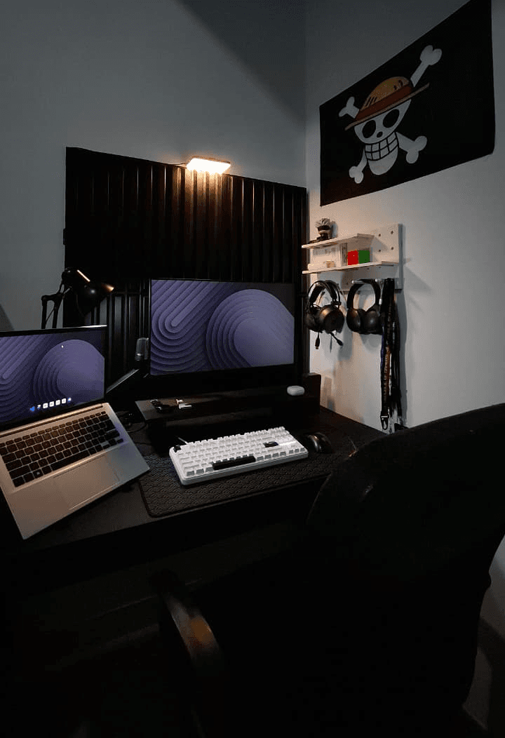 close up of a persons eyes