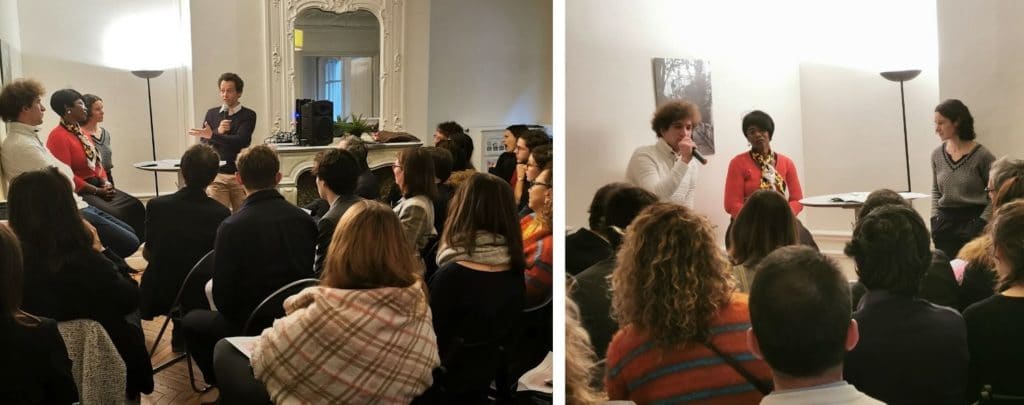 Deux vues d'une soirée de restitution : des intervenants s'adressent à un public assis dans un salon