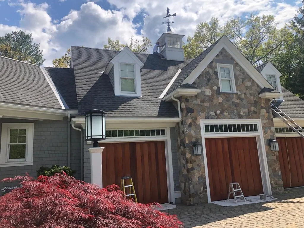 Painting a cupola in a exterior house