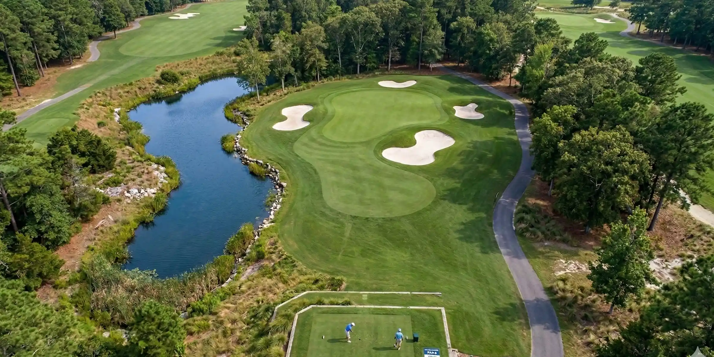 overview_par_3_hole_with_water