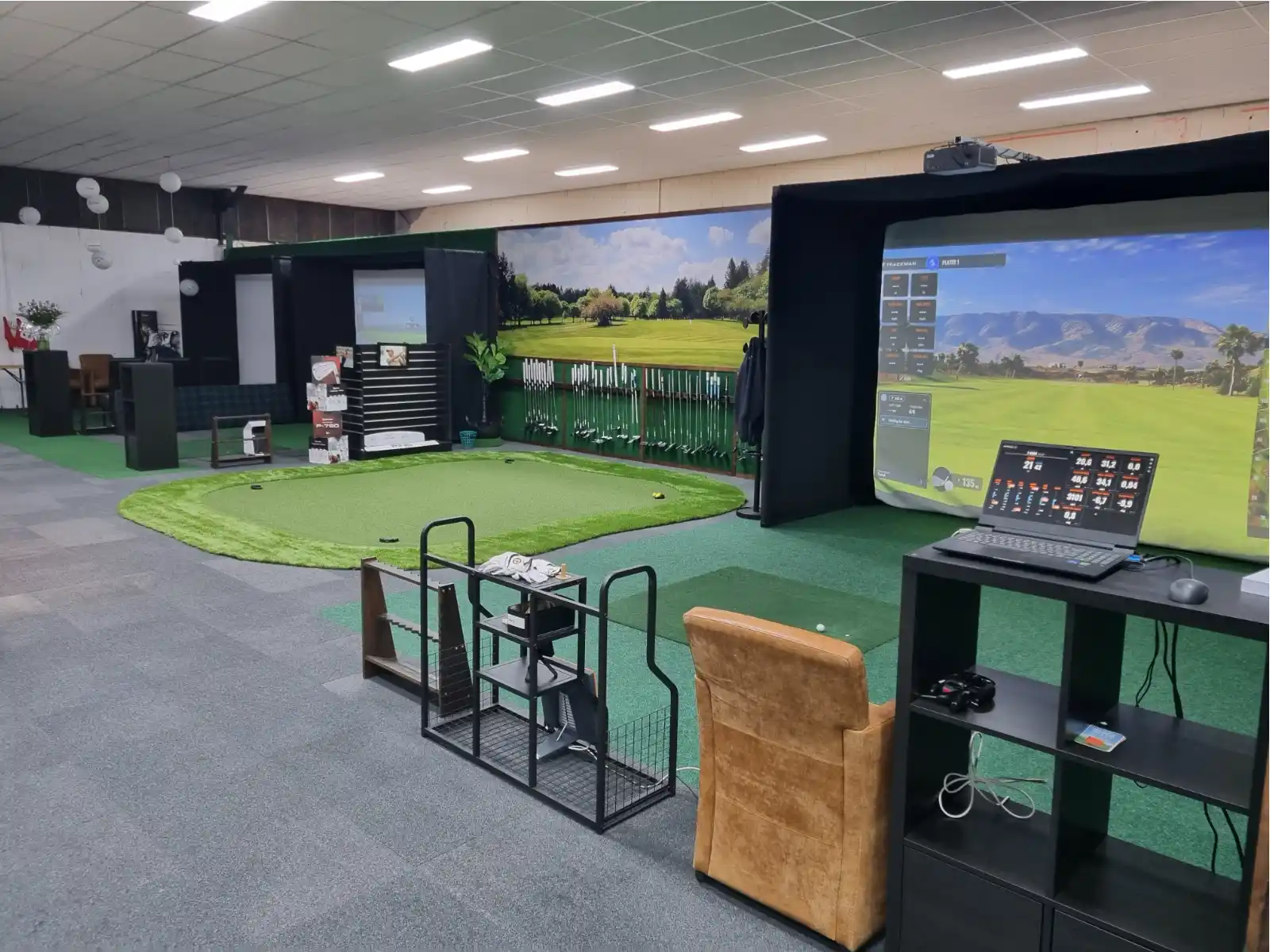 trackman-garmin-golf-simulator-dual-screen-virtual-golf-heilo