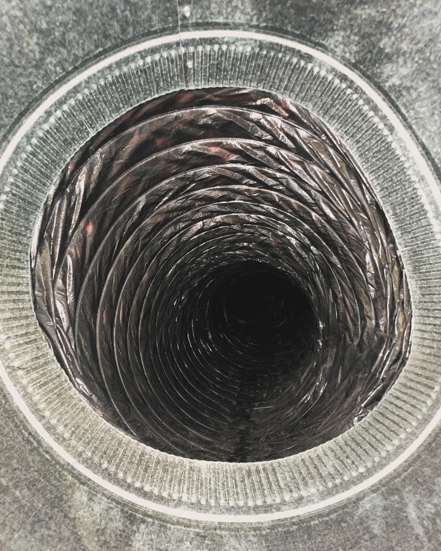 Clean round duct interior