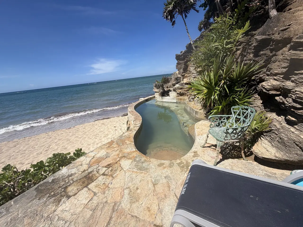 The stone pool built into the rock at the waterline at Paya Bay Resort.