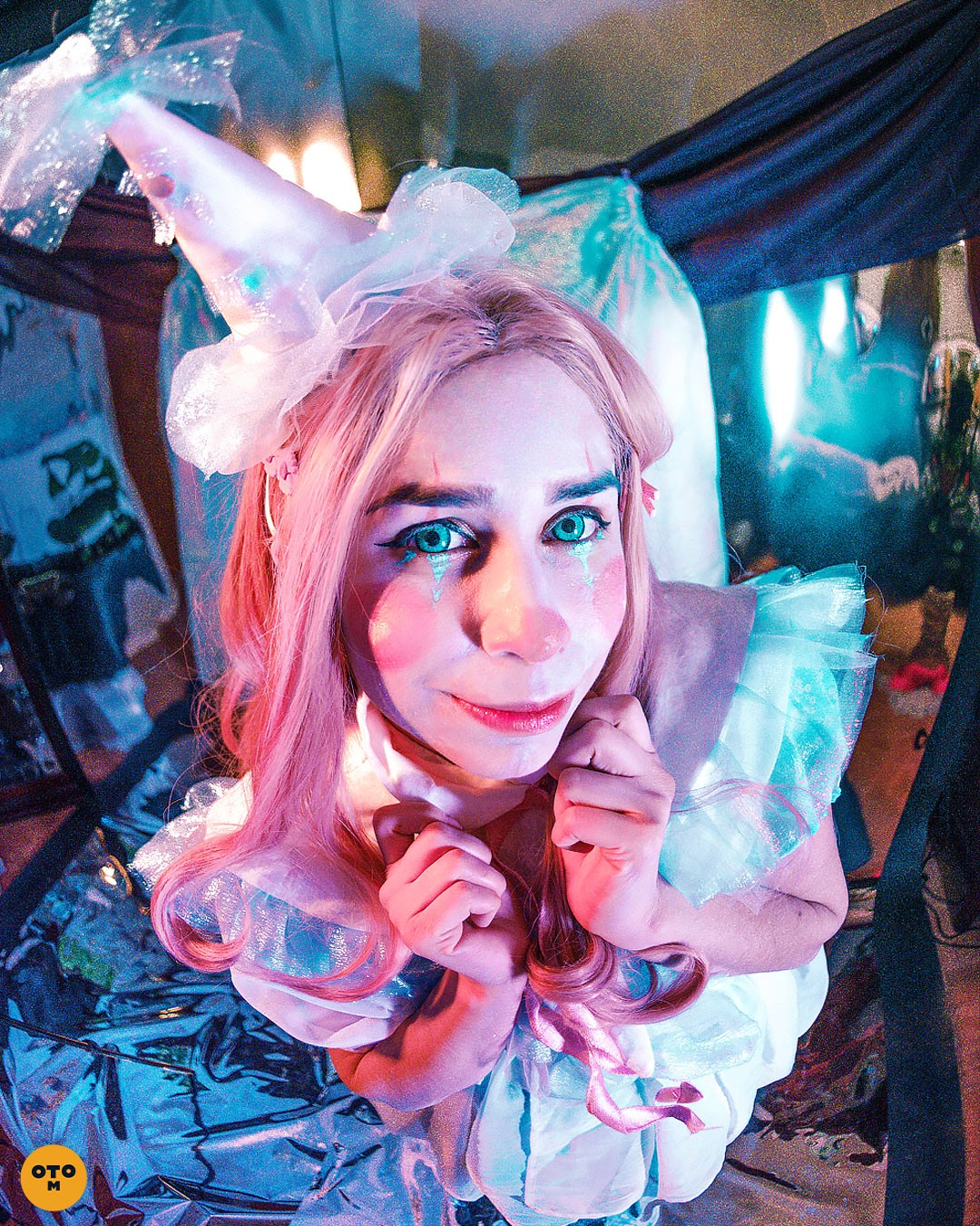 Chica Payasa Photoshoot concept featuring dynamic duo emitela and otrominuto. Clown Girls