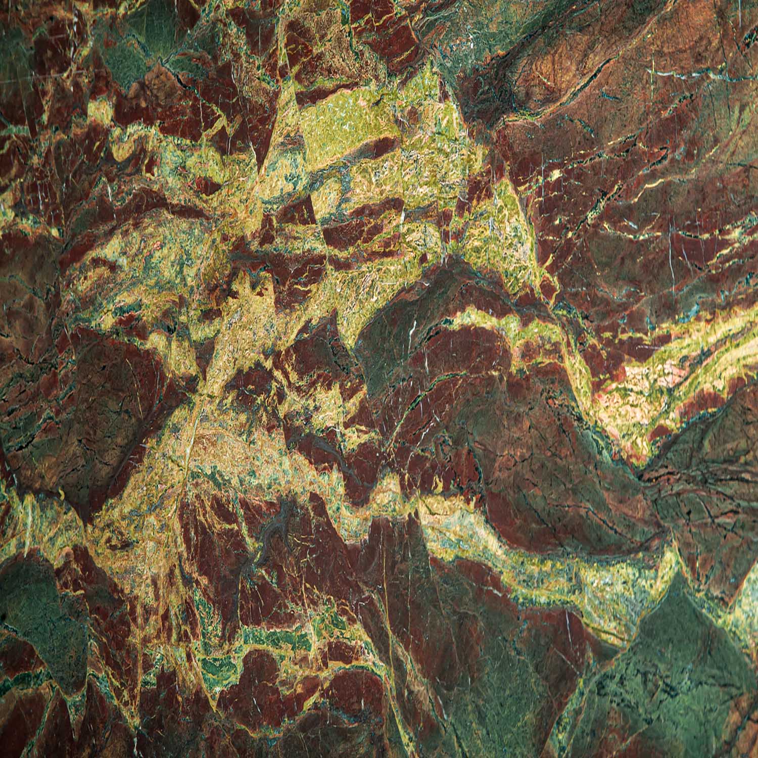 Granit Verde Borgogna Extra mit braunen Akzenten