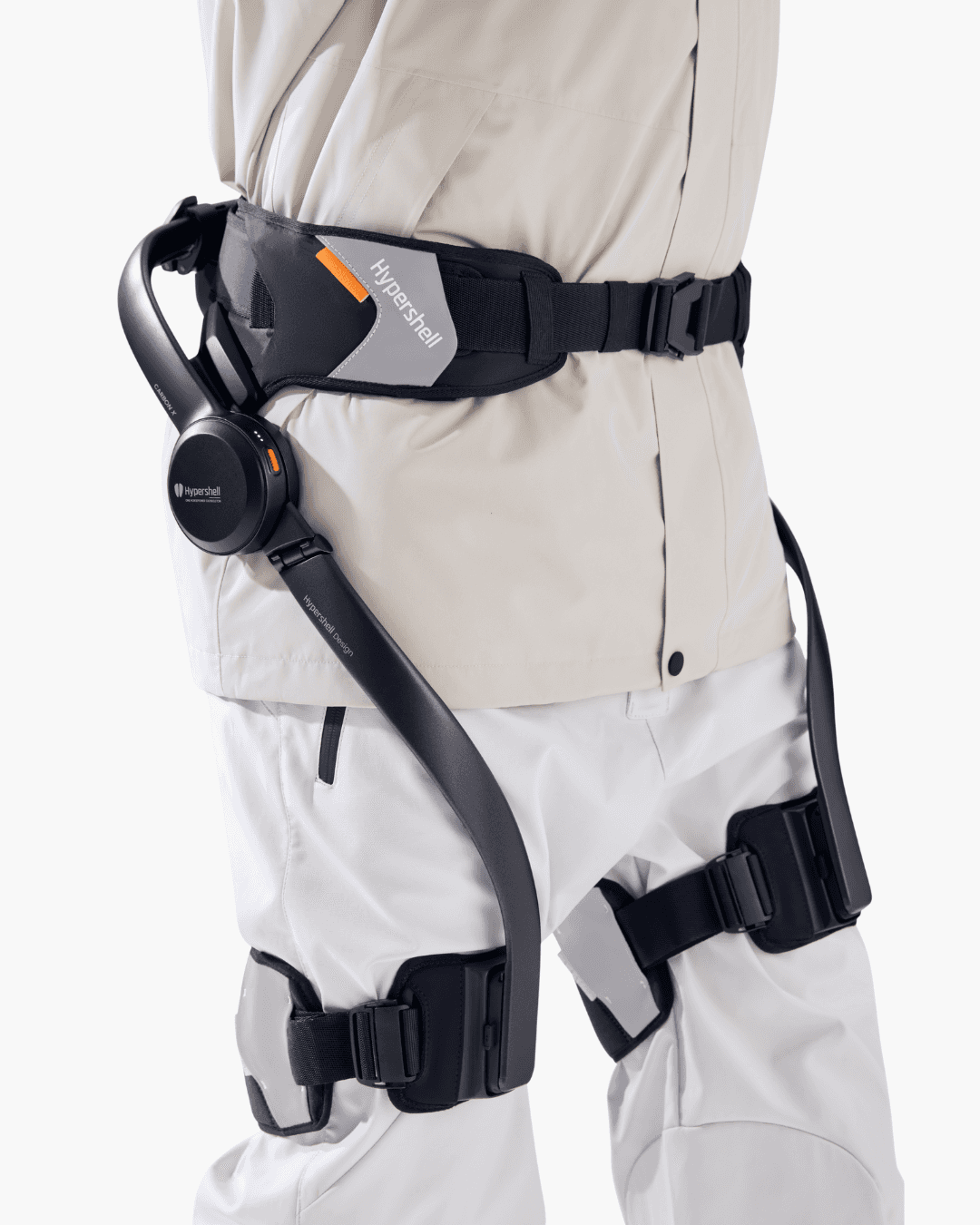 Exosquelette actif Hypershell fixé à la taille et aux jambes, conçu pour assister la marche et réduire l’effort musculaire lors des déplacements.