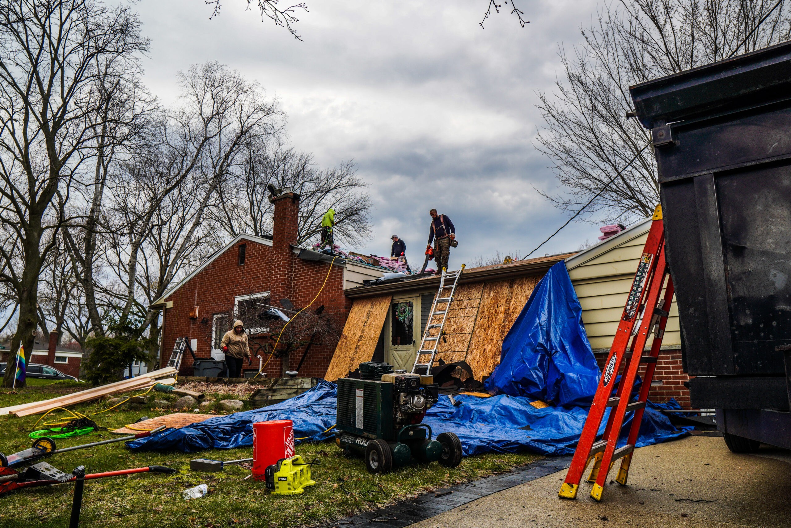 Why Spring Is the Best Time to Upgrade Your Roof (And Add Solar While You’re At It)