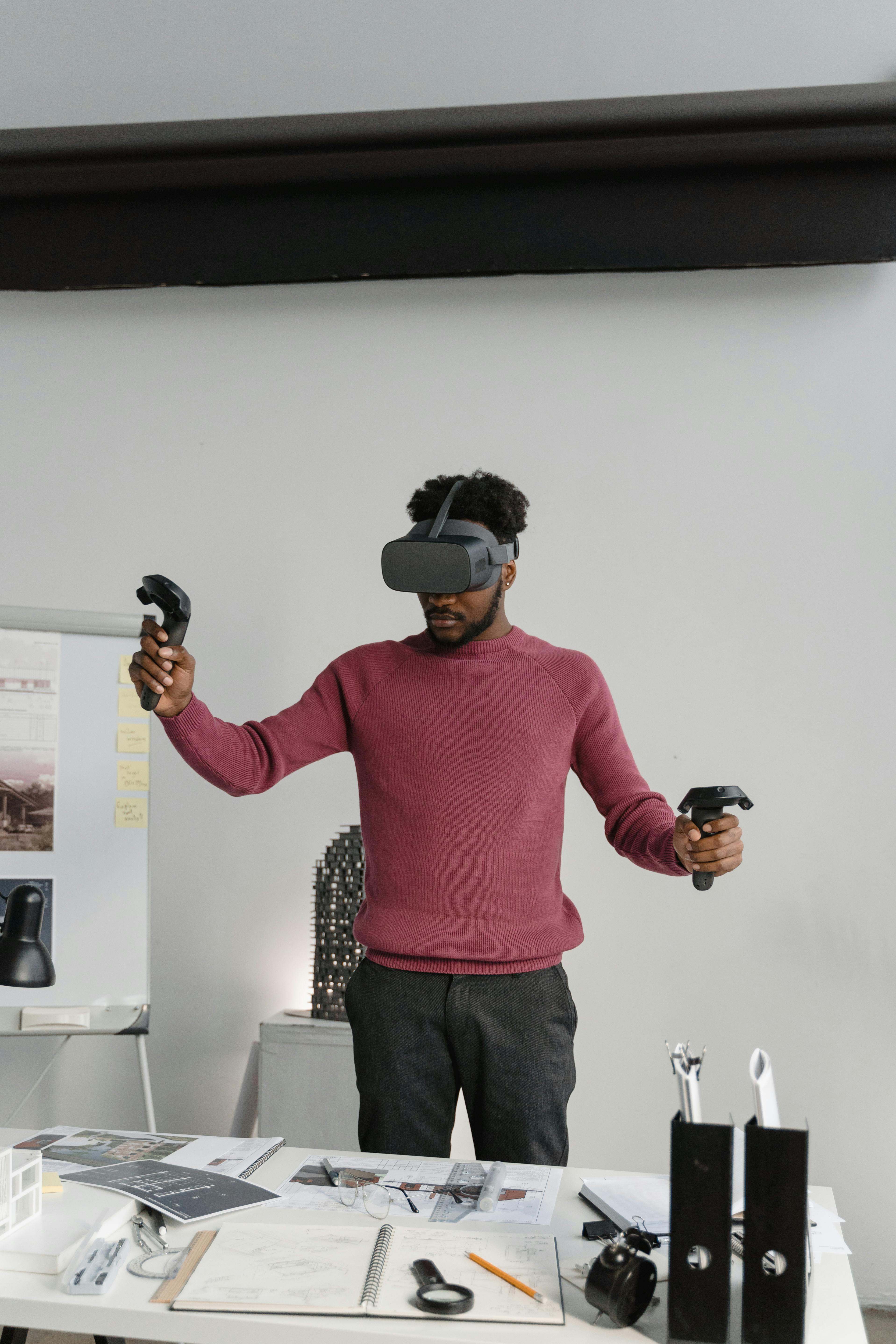 black-person-using-vr