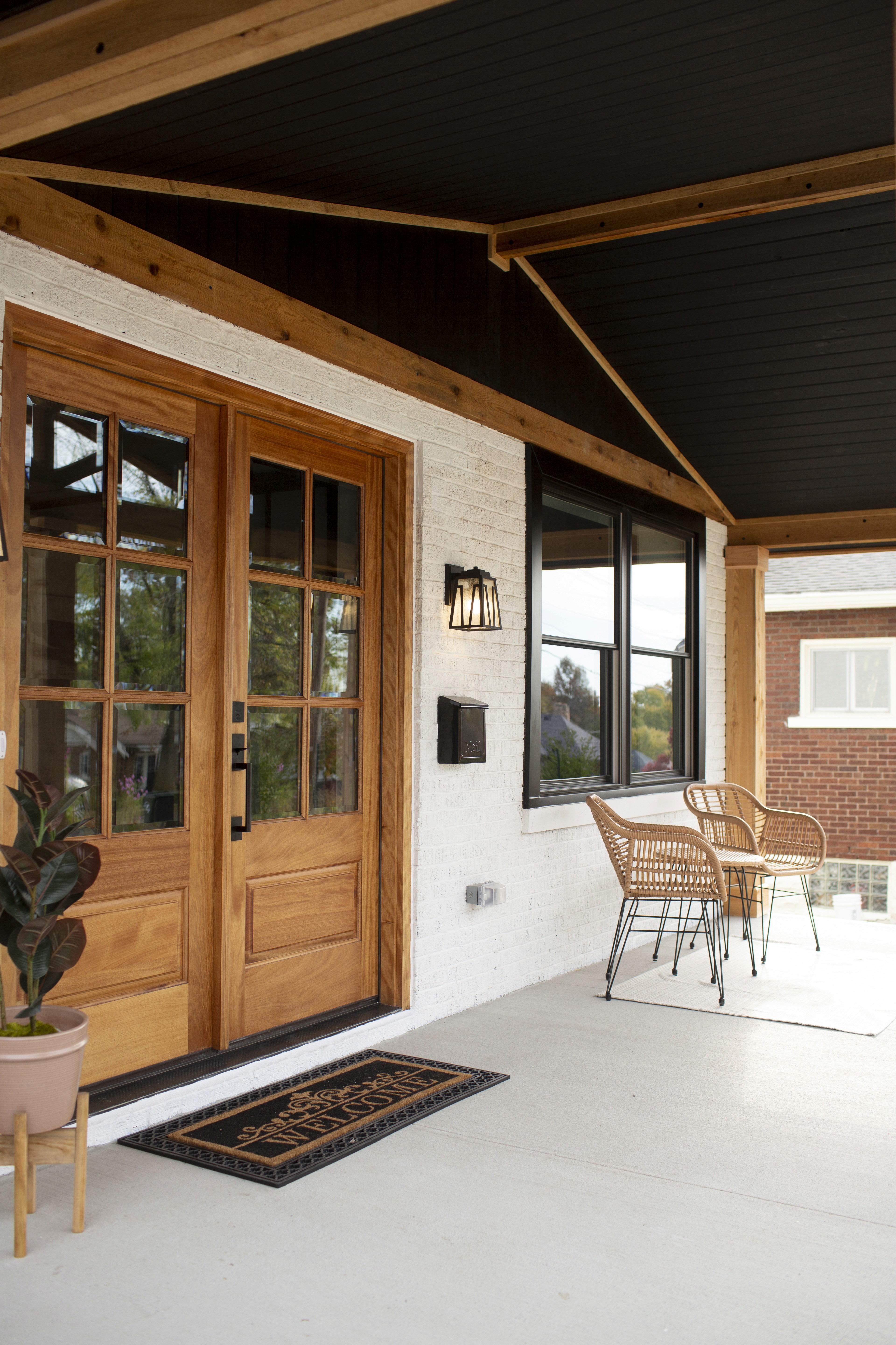 Concetrated triathlete grayscale