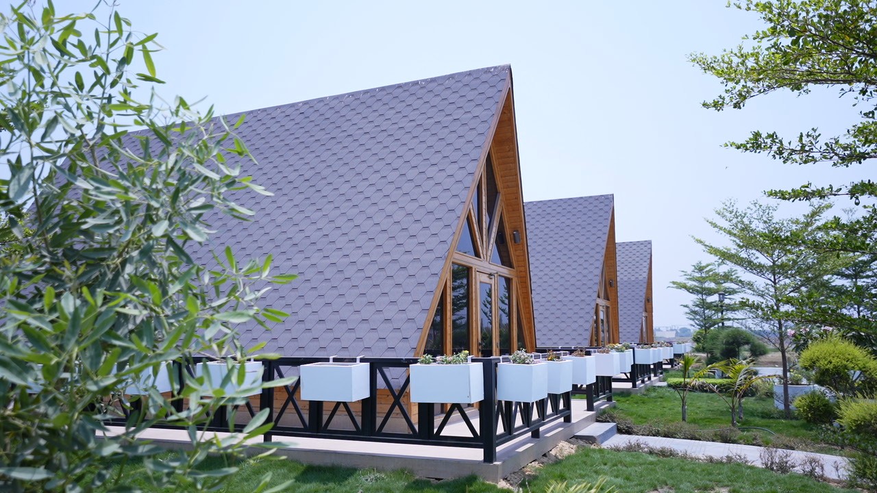 <img src="luxury-cottages.jpg" alt="Elegant luxury cottages with modern design, nestled in a peaceful natural setting for a perfect second home retreat" />
