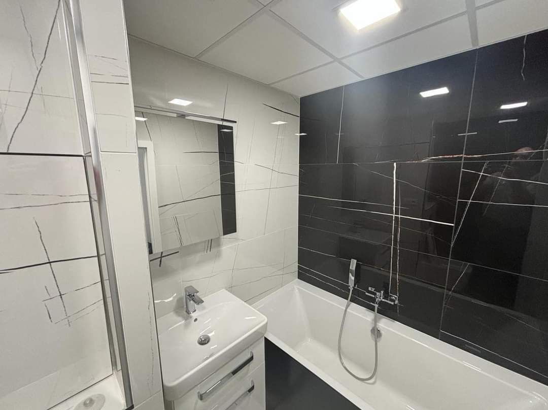 Badsanierung Berlin schwarzes Badezimmer