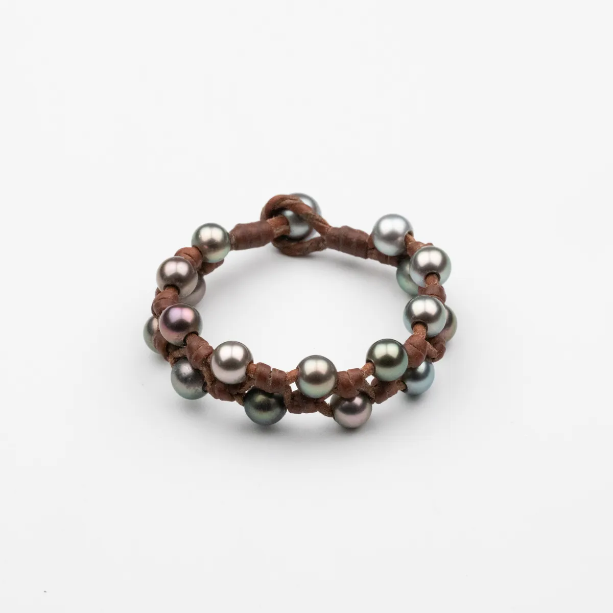 Tahitian Pearl leather bracelet with eighteen round pearls in silver and peacock tones hand-knotted on brown leather cord — Manos de Oro Saint Barth