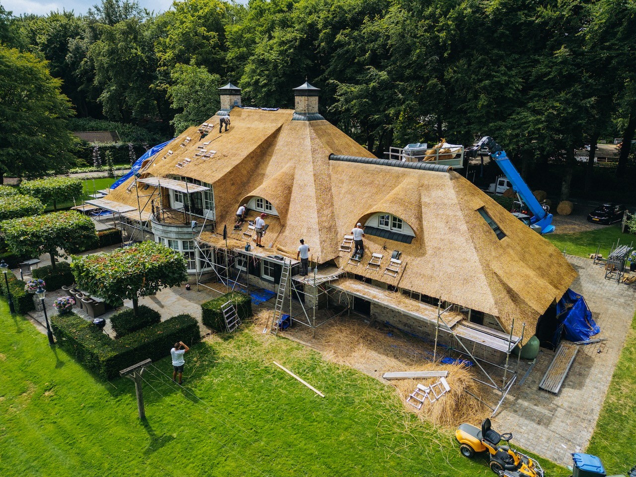 Dakrenovatie door Rietdekkersbedrijf van Dijk Putten