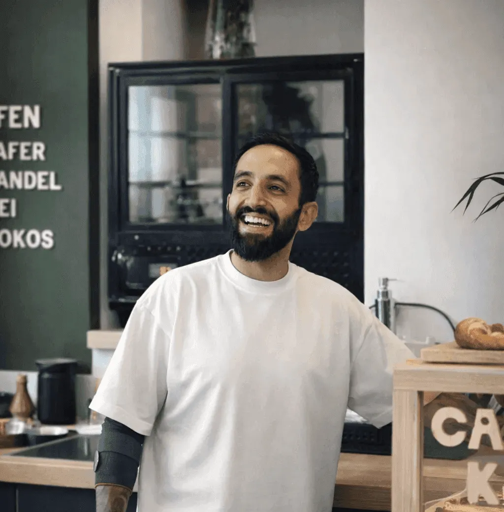 Barista im Café CADE München