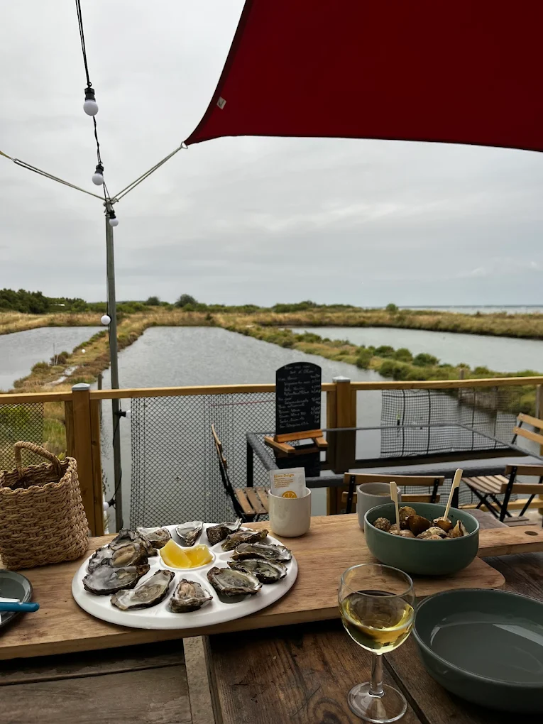 Plateau d'huîtres et chardonnay Perles Blanches