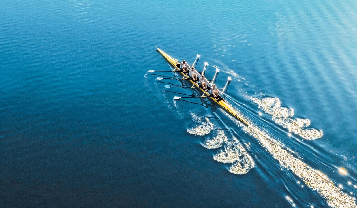 Man using the Ruutu application on his tablet