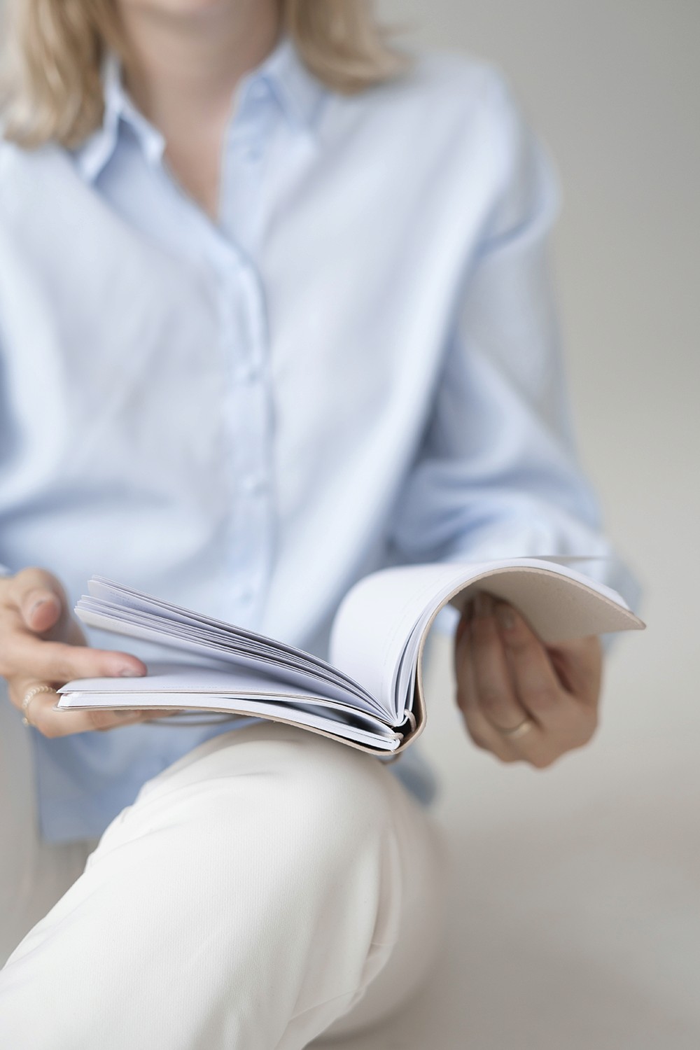 Psychologische Begleitung Darm-Hirn-Achse - Isabell Klingert mit Fachbuch