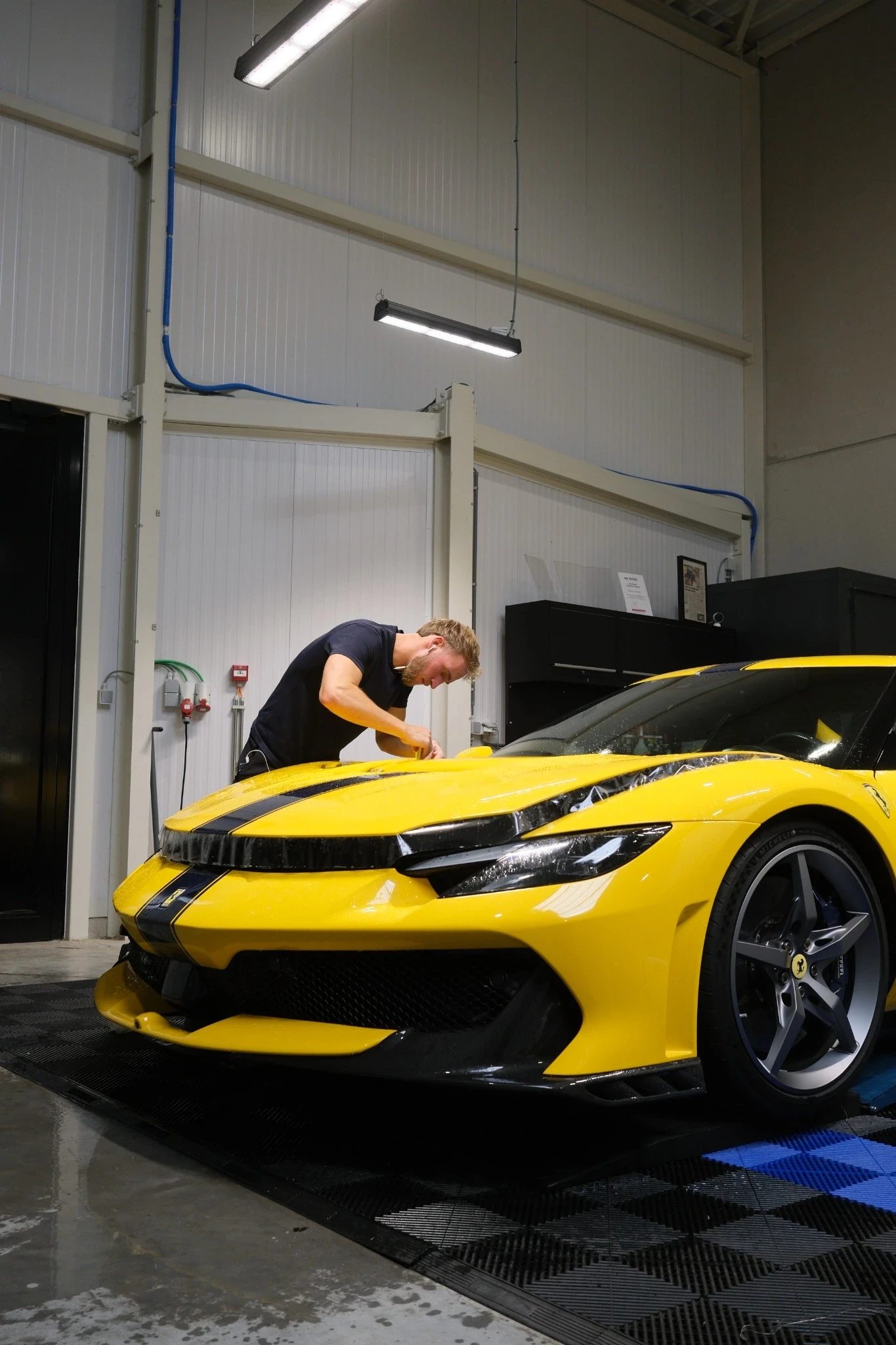Ferrari geel