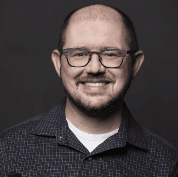 woman on focus photography