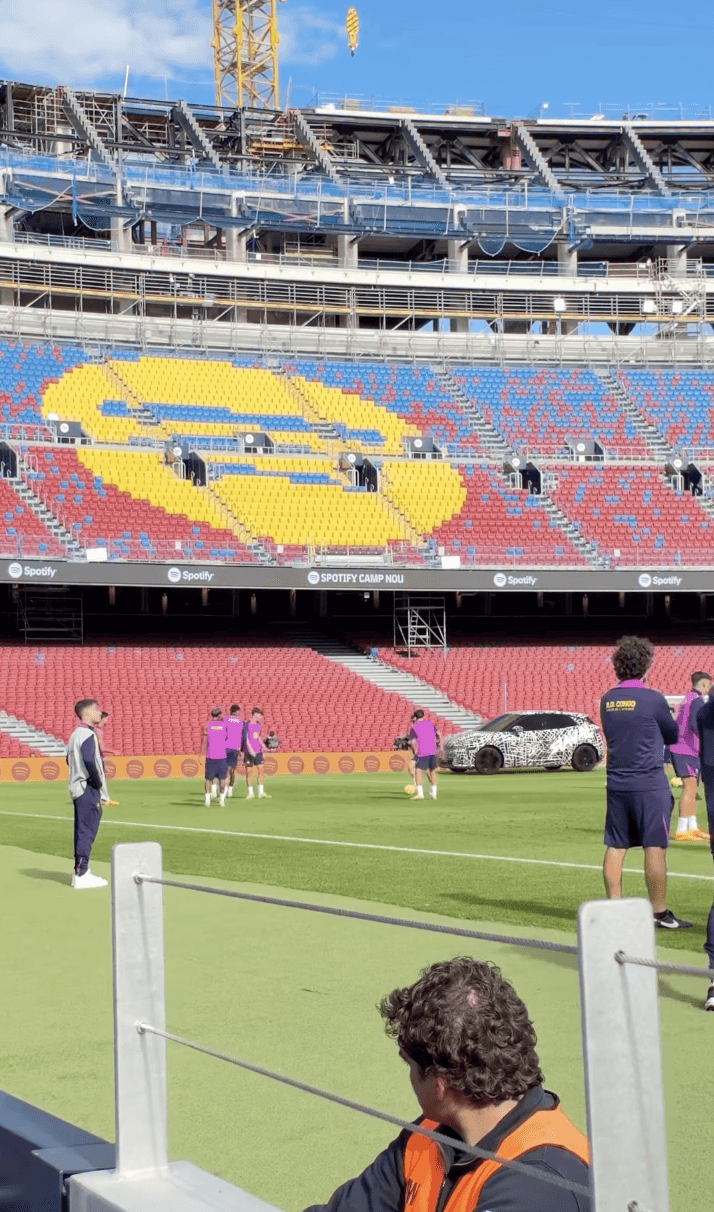 Batch.Works logo over a photo of a box of 3D printed objects