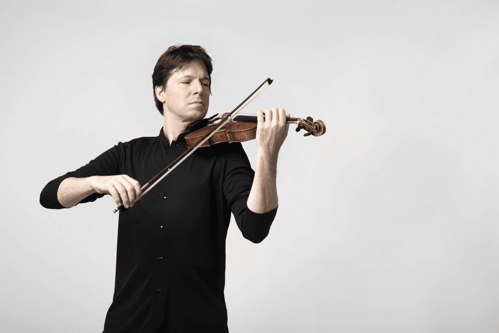 Vionlist Joshua Bell playing his Stradivarius. From joshuabell.com.