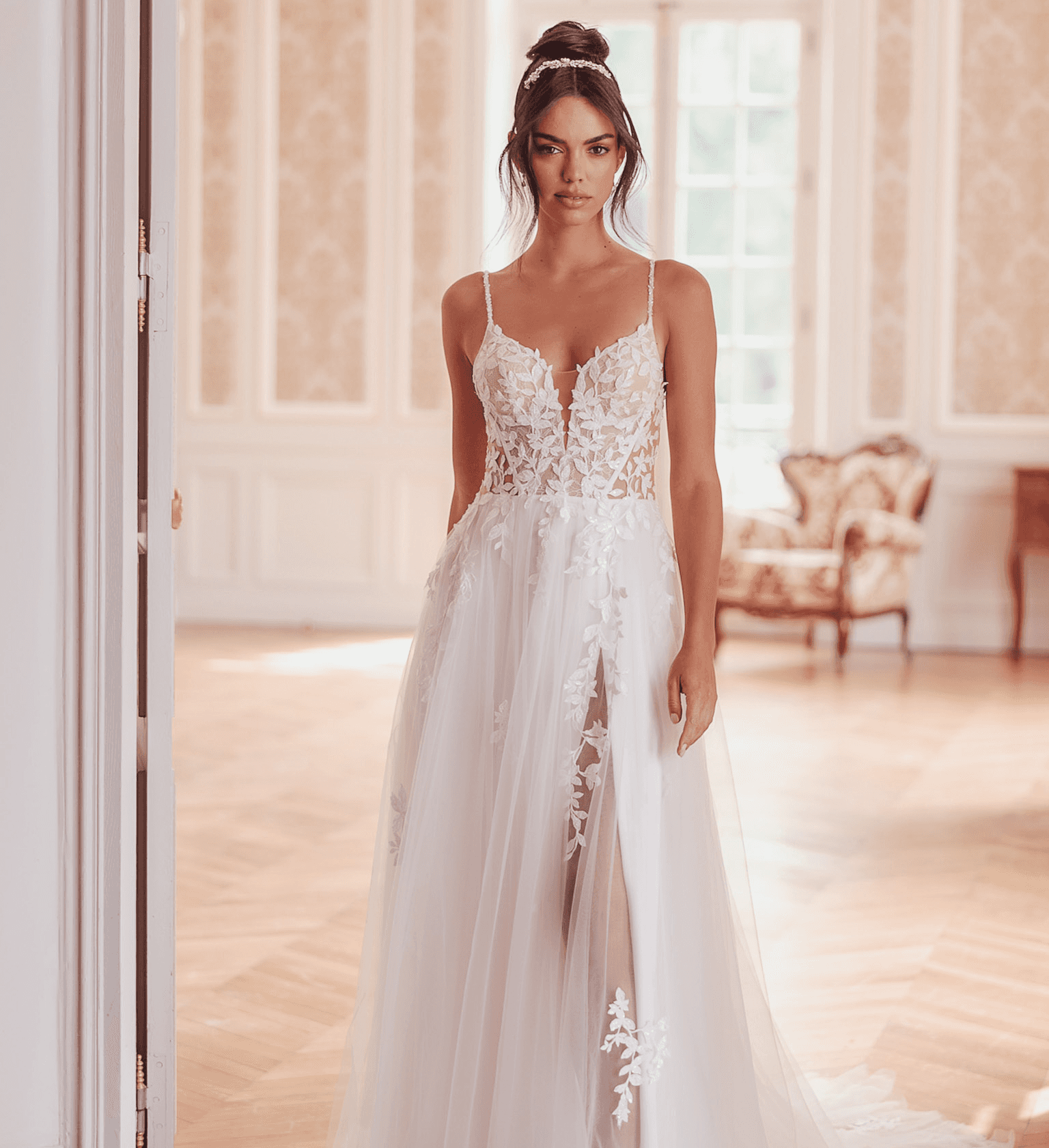 A-Linie Brautkleid mit Trägern und V-Ausschnitt