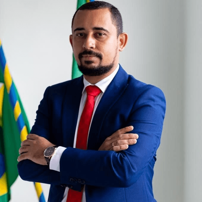 Retrato de Jamil Manasfi, Advogado, Administrador Público e Especialista em Licitações e Contratos. Experiência em atua há mais de 13 anos na Administração Pública. Bacharel em Direito, com MBAs e…