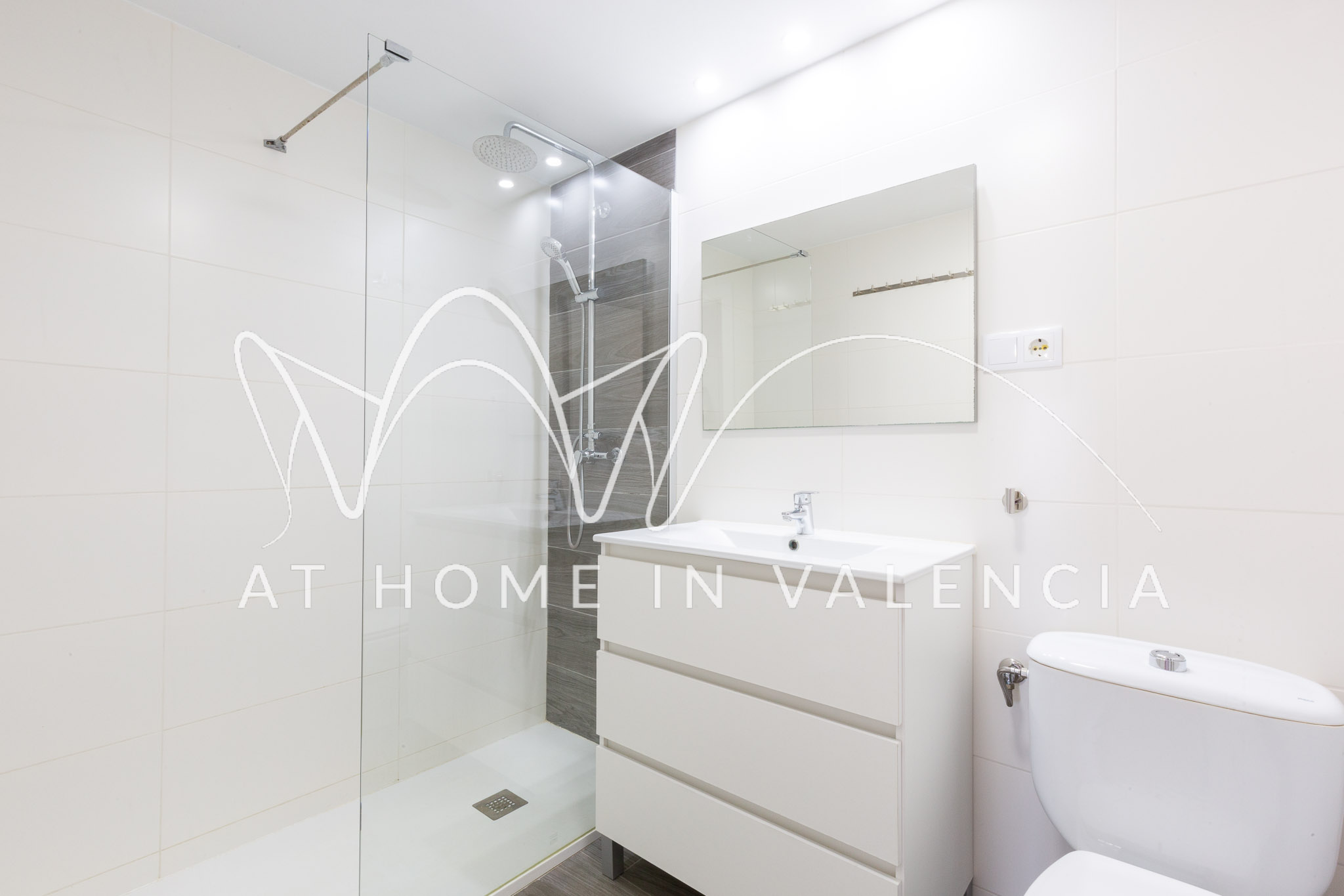 Apartment's bathroom photo